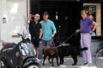 Amsterdam 30 juli 2019
Frank en Rogier ( Paleis voor een prikkie) met hun honden op de cornelis schuytstraat.