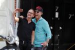 Amsterdam 30 juli 2019
Frank en Rogier ( Paleis voor een prikkie) met hun honden op de cornelis schuytstraat.