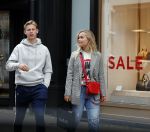 Amsterdam 3 juli 2019
Frenkie de Jong met zijn vriendin Mikky Kiemeney op de PC Hooftstraat. Frenkie draagt kleding van het merk van zijn vriendin.