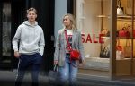Amsterdam 3 juli 2019
Frenkie de Jong met zijn vriendin Mikky Kiemeney op de PC Hooftstraat. Frenkie draagt kleding van het merk van zijn vriendin.