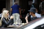 Amsterdam 6 juli 2019
Gaby Blaaser met een vriend op terras.