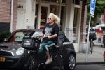 Amsterdam 7 juli 2019
Karin Swerink op de fiets in Amsterdamm zuid