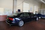 Den Haag 26 juli 2019
Binnenkijken op paleis Noordeinde en bij de koninklijke stallen met Frank en Rogier van het sbs6 programma paleis voor een prikkie. Audi A8 van Koning Willem Alexander aan een druppel