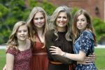 Den Haag 19 juli 2019
Jaarlijkse fotouurtje in de thuisn van Huis ten Bosch . Aanwezig Koning Willem Alexander Koningin Maxima Prinses Amalia Alexia en Ariane.