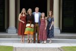Den Haag 19 juli 2019
Jaarlijkse fotouurtje in de thuisn van Huis ten Bosch . Aanwezig Koning Willem Alexander Koningin Maxima Prinses Amalia Alexia en Ariane.