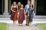 Den Haag 19 juli 2019
Jaarlijkse fotouurtje in de thuisn van Huis ten Bosch . Aanwezig Koning Willem Alexander Koningin Maxima Prinses Amalia Alexia en Ariane.