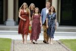 Den Haag 19 juli 2019
Jaarlijkse fotouurtje in de thuisn van Huis ten Bosch . Aanwezig Koning Willem Alexander Koningin Maxima Prinses Amalia Alexia en Ariane.