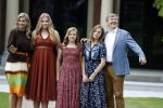 Den Haag 19 juli 2019
Jaarlijkse fotouurtje in de thuisn van Huis ten Bosch . Aanwezig Koning Willem Alexander Koningin Maxima Prinses Amalia Alexia en Ariane.