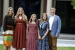 Den Haag 19 juli 2019
Jaarlijkse fotouurtje in de thuisn van Huis ten Bosch . Aanwezig Koning Willem Alexander Koningin Maxima Prinses Amalia Alexia en Ariane.