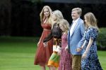 Den Haag 19 juli 2019
Jaarlijkse fotouurtje in de thuisn van Huis ten Bosch . Aanwezig Koning Willem Alexander Koningin Maxima Prinses Amalia Alexia en Ariane.