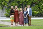 Den Haag 19 juli 2019
Jaarlijkse fotouurtje in de thuisn van Huis ten Bosch . Aanwezig Koning Willem Alexander Koningin Maxima Prinses Amalia Alexia en Ariane.