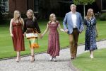 Den Haag 19 juli 2019
Jaarlijkse fotouurtje in de thuisn van Huis ten Bosch . Aanwezig Koning Willem Alexander Koningin Maxima Prinses Amalia Alexia en Ariane.