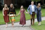 Den Haag 19 juli 2019
Jaarlijkse fotouurtje in de thuisn van Huis ten Bosch . Aanwezig Koning Willem Alexander Koningin Maxima Prinses Amalia Alexia en Ariane.