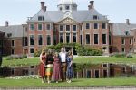 Den Haag 19 juli 2019
Jaarlijkse fotouurtje in de thuisn van Huis ten Bosch . Aanwezig Koning Willem Alexander Koningin Maxima Prinses Amalia Alexia en Ariane.