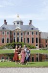 Den Haag 19 juli 2019
Jaarlijkse fotouurtje in de thuisn van Huis ten Bosch . Aanwezig Koning Willem Alexander Koningin Maxima Prinses Amalia Alexia en Ariane.