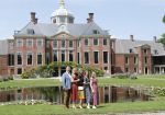 Den Haag 19 juli 2019
Jaarlijkse fotouurtje in de thuisn van Huis ten Bosch . Aanwezig Koning Willem Alexander Koningin Maxima Prinses Amalia Alexia en Ariane.