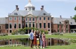Den Haag 19 juli 2019
Jaarlijkse fotouurtje in de thuisn van Huis ten Bosch . Aanwezig Koning Willem Alexander Koningin Maxima Prinses Amalia Alexia en Ariane.