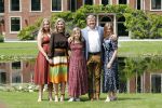 Den Haag 19 juli 2019
Jaarlijkse fotouurtje in de thuisn van Huis ten Bosch . Aanwezig Koning Willem Alexander Koningin Maxima Prinses Amalia Alexia en Ariane.