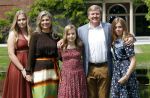 Den Haag 19 juli 2019
Jaarlijkse fotouurtje in de thuisn van Huis ten Bosch . Aanwezig Koning Willem Alexander Koningin Maxima Prinses Amalia Alexia en Ariane.