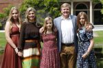 Den Haag 19 juli 2019
Jaarlijkse fotouurtje in de thuisn van Huis ten Bosch . Aanwezig Koning Willem Alexander Koningin Maxima Prinses Amalia Alexia en Ariane.