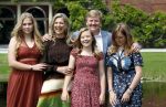 Den Haag 19 juli 2019
Jaarlijkse fotouurtje in de thuisn van Huis ten Bosch . Aanwezig Koning Willem Alexander Koningin Maxima Prinses Amalia Alexia en Ariane.