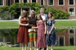 Den Haag 19 juli 2019
Jaarlijkse fotouurtje in de thuisn van Huis ten Bosch . Aanwezig Koning Willem Alexander Koningin Maxima Prinses Amalia Alexia en Ariane.