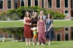 Den Haag 19 juli 2019
Jaarlijkse fotouurtje in de thuisn van Huis ten Bosch . Aanwezig Koning Willem Alexander Koningin Maxima Prinses Amalia Alexia en Ariane.