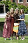 Den Haag 19 juli 2019
Jaarlijkse fotouurtje in de thuisn van Huis ten Bosch . Aanwezig Koning Willem Alexander Koningin Maxima Prinses Amalia Alexia en Ariane.