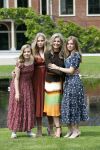 Den Haag 19 juli 2019
Jaarlijkse fotouurtje in de thuisn van Huis ten Bosch . Aanwezig Koning Willem Alexander Koningin Maxima Prinses Amalia Alexia en Ariane.
