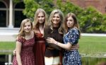 Den Haag 19 juli 2019
Jaarlijkse fotouurtje in de thuisn van Huis ten Bosch . Aanwezig Koning Willem Alexander Koningin Maxima Prinses Amalia Alexia en Ariane.
