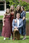 Den Haag 19 juli 2019
Jaarlijkse fotouurtje in de thuisn van Huis ten Bosch . Aanwezig Koning Willem Alexander Koningin Maxima Prinses Amalia Alexia en Ariane.