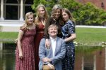 Den Haag 19 juli 2019
Jaarlijkse fotouurtje in de thuisn van Huis ten Bosch . Aanwezig Koning Willem Alexander Koningin Maxima Prinses Amalia Alexia en Ariane.
