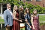 Den Haag 19 juli 2019
Jaarlijkse fotouurtje in de thuisn van Huis ten Bosch . Aanwezig Koning Willem Alexander Koningin Maxima Prinses Amalia Alexia en Ariane.