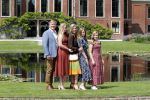 Den Haag 19 juli 2019
Jaarlijkse fotouurtje in de thuisn van Huis ten Bosch . Aanwezig Koning Willem Alexander Koningin Maxima Prinses Amalia Alexia en Ariane.