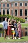 Den Haag 19 juli 2019
Jaarlijkse fotouurtje in de thuisn van Huis ten Bosch . Aanwezig Koning Willem Alexander Koningin Maxima Prinses Amalia Alexia en Ariane.