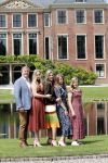 Den Haag 19 juli 2019
Jaarlijkse fotouurtje in de thuisn van Huis ten Bosch . Aanwezig Koning Willem Alexander Koningin Maxima Prinses Amalia Alexia en Ariane.