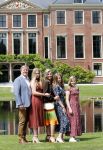 Den Haag 19 juli 2019
Jaarlijkse fotouurtje in de thuisn van Huis ten Bosch . Aanwezig Koning Willem Alexander Koningin Maxima Prinses Amalia Alexia en Ariane.