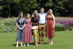 Den Haag 19 juli 2019
Jaarlijkse fotouurtje in de thuisn van Huis ten Bosch . Aanwezig Koning Willem Alexander Koningin Maxima Prinses Amalia Alexia en Ariane.