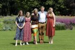 Den Haag 19 juli 2019
Jaarlijkse fotouurtje in de thuisn van Huis ten Bosch . Aanwezig Koning Willem Alexander Koningin Maxima Prinses Amalia Alexia en Ariane.