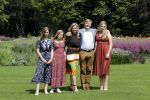Den Haag 19 juli 2019
Jaarlijkse fotouurtje in de thuisn van Huis ten Bosch . Aanwezig Koning Willem Alexander Koningin Maxima Prinses Amalia Alexia en Ariane.