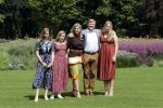 Den Haag 19 juli 2019
Jaarlijkse fotouurtje in de thuisn van Huis ten Bosch . Aanwezig Koning Willem Alexander Koningin Maxima Prinses Amalia Alexia en Ariane.