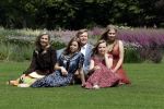 Den Haag 19 juli 2019
Jaarlijkse fotouurtje in de thuisn van Huis ten Bosch . Aanwezig Koning Willem Alexander Koningin Maxima Prinses Amalia Alexia en Ariane.