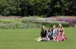 Den Haag 19 juli 2019
Jaarlijkse fotouurtje in de thuisn van Huis ten Bosch . Aanwezig Koning Willem Alexander Koningin Maxima Prinses Amalia Alexia en Ariane.