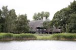 Loosdrecht 14 juli 2019
Huis van laurent Hompes op een eilandje voor Loosdrecht. Er staan paardestallen en heeft een eigen strand.