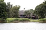 Loosdrecht 14 juli 2019
Huis van laurent Hompes op een eilandje voor Loosdrecht. Er staan paardestallen en heeft een eigen strand.