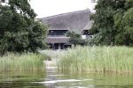 Loosdrecht 14 juli 2019
Huis van laurent Hompes op een eilandje voor Loosdrecht. Er staan paardestallen en heeft een eigen strand.
