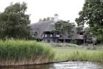Loosdrecht 14 juli 2019
Huis van laurent Hompes op een eilandje voor Loosdrecht. Er staan paardestallen en heeft een eigen strand.