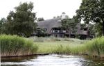 Loosdrecht 14 juli 2019
Huis van laurent Hompes op een eilandje voor Loosdrecht. Er staan paardestallen en heeft een eigen strand.