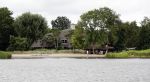 Loosdrecht 14 juli 2019
Huis van laurent Hompes op een eilandje voor Loosdrecht. Er staan paardestallen en heeft een eigen strand.