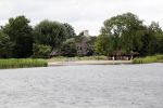 Loosdrecht 14 juli 2019
Huis van laurent Hompes op een eilandje voor Loosdrecht. Er staan paardestallen en heeft een eigen strand.